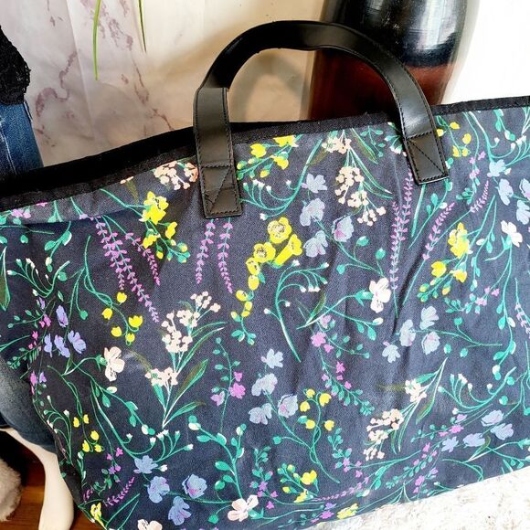 PINK Victoria's Secret floral canvas weekender bag - Picture 5 of 9